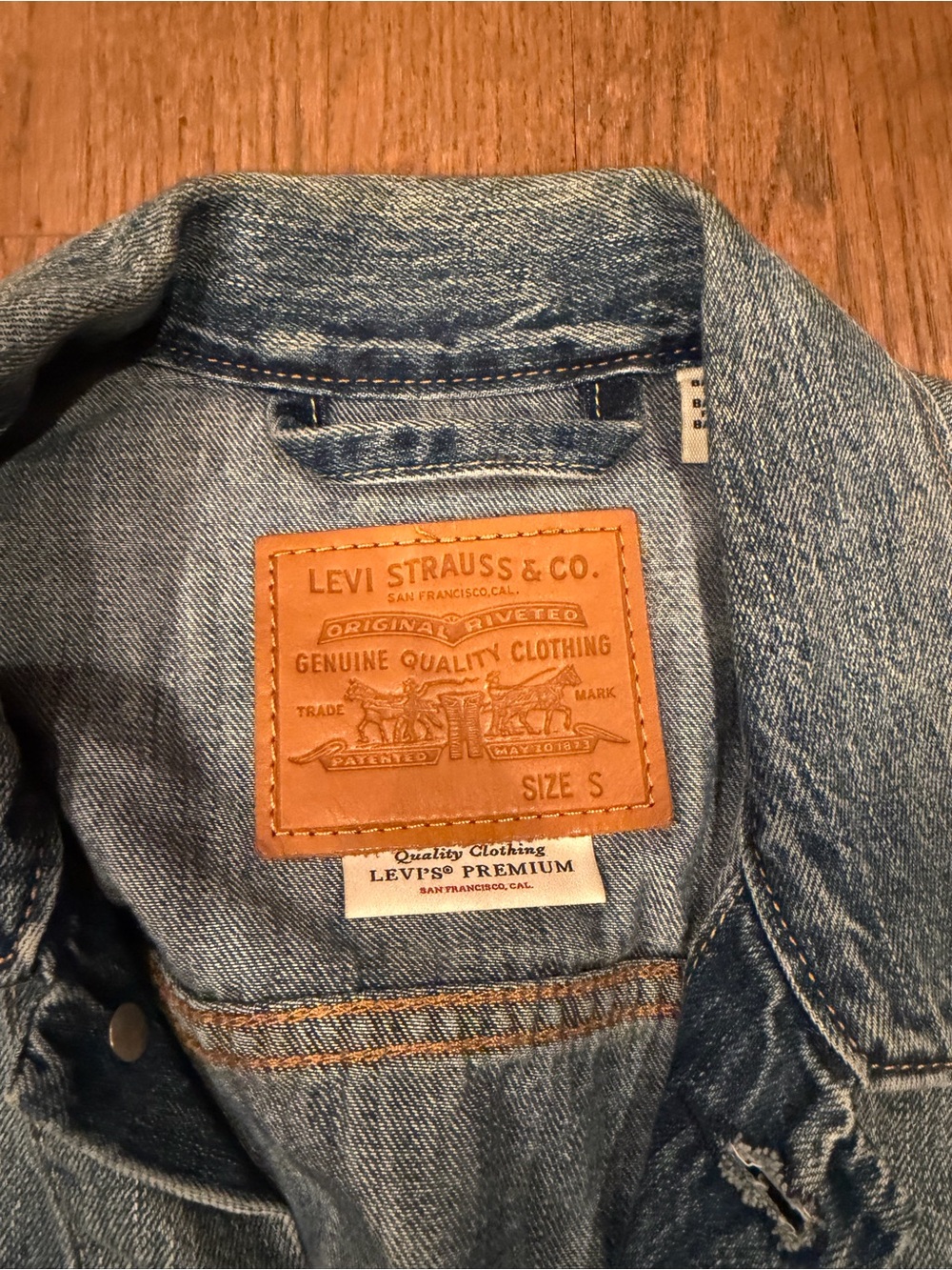 Levi's Light Blue Denim Jacket with Chest Pockets - Picture 2 of 3